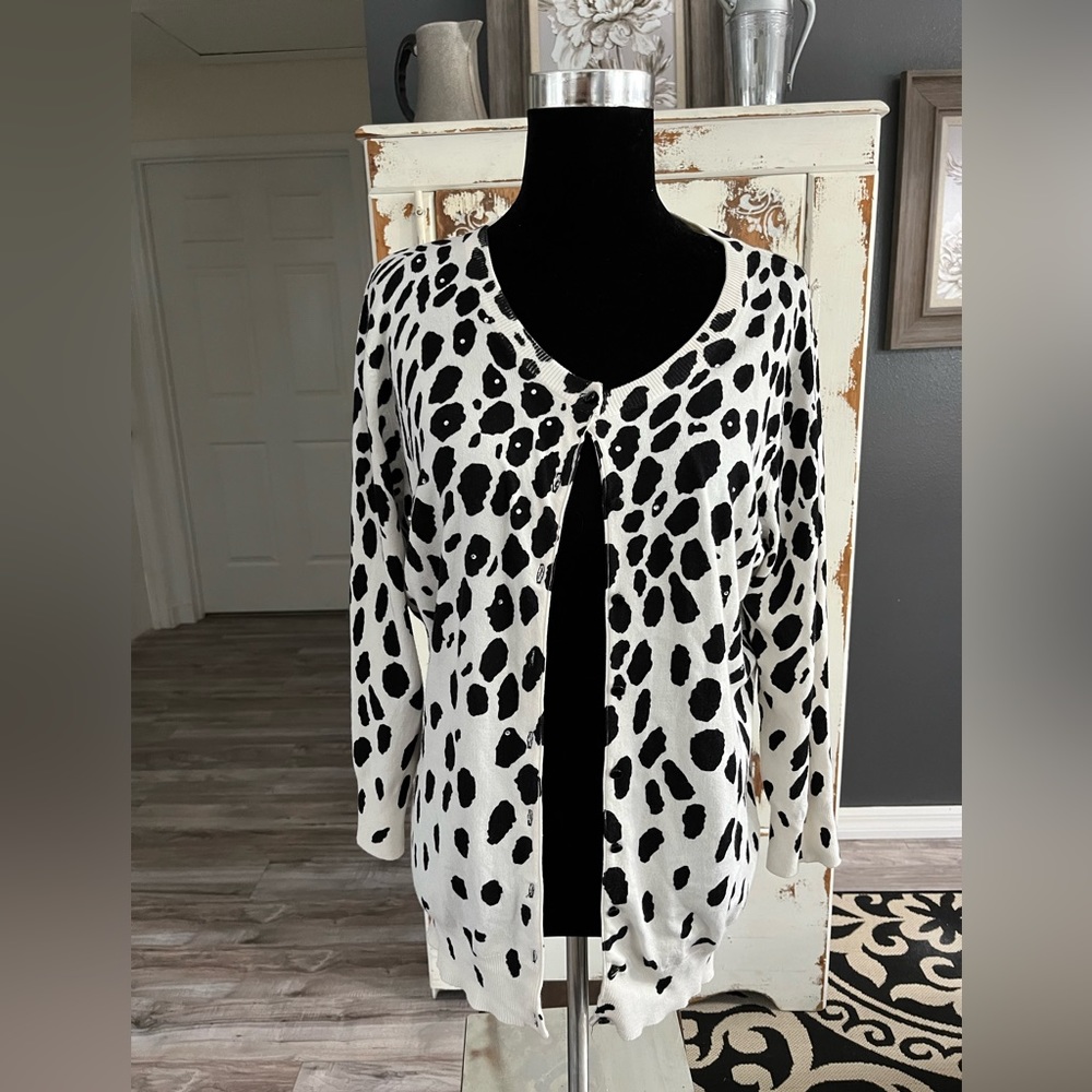 Cyrus Leopard Print button down sweater size large.